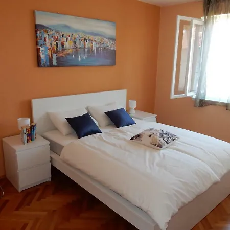 Apartment Dado
